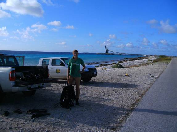 Praparando-se para mergulhar em Invisible, no sul de Bonaire